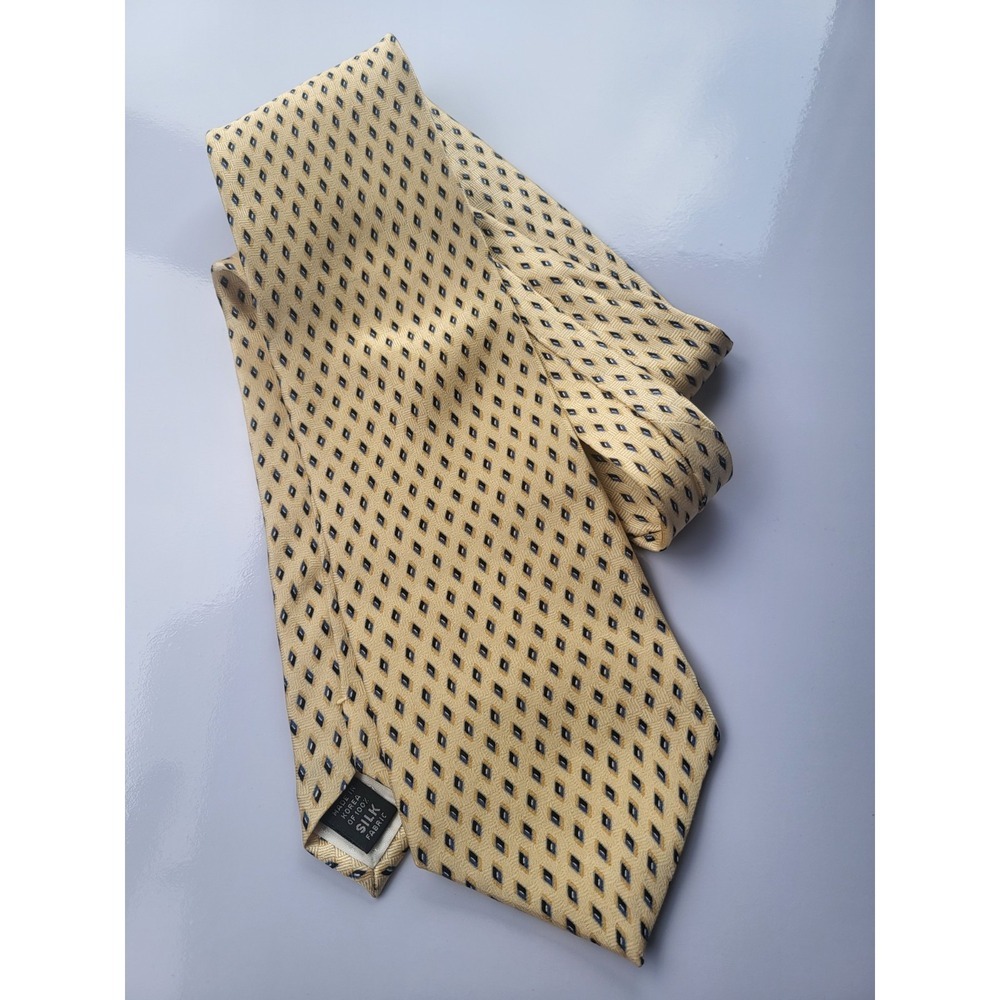 Bill‎ Blass yellow silk tie blue pattern